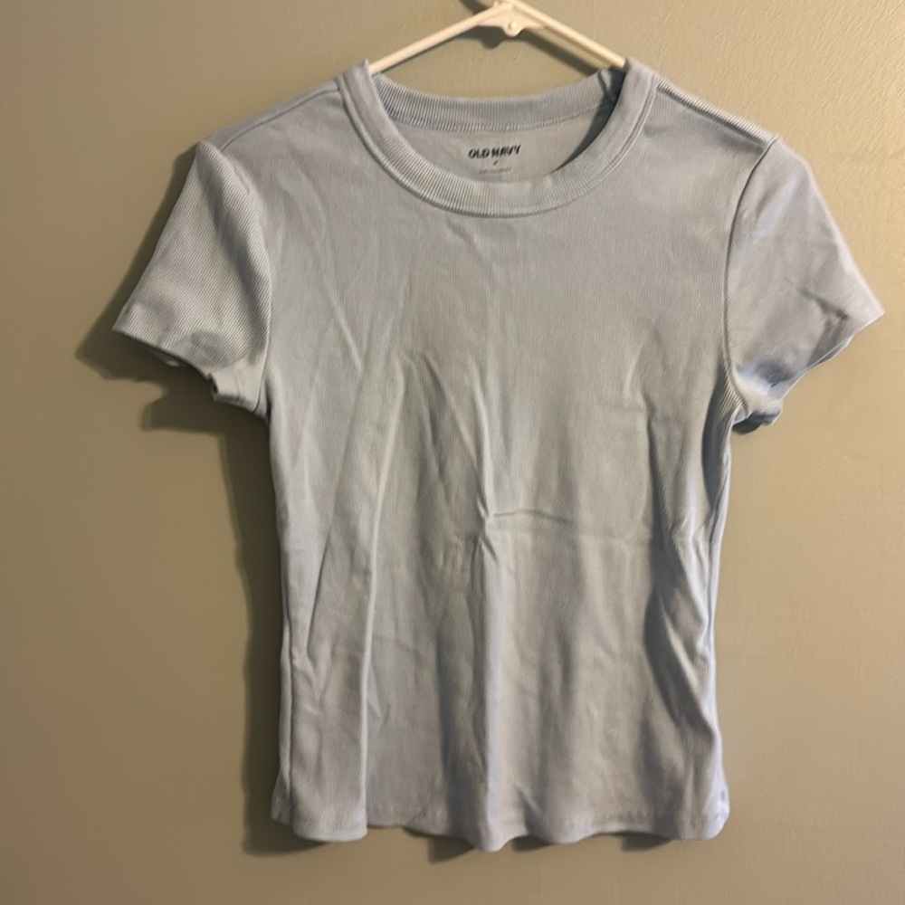 Light blue Old Navy Ribbed T shirt wore once. Size medium